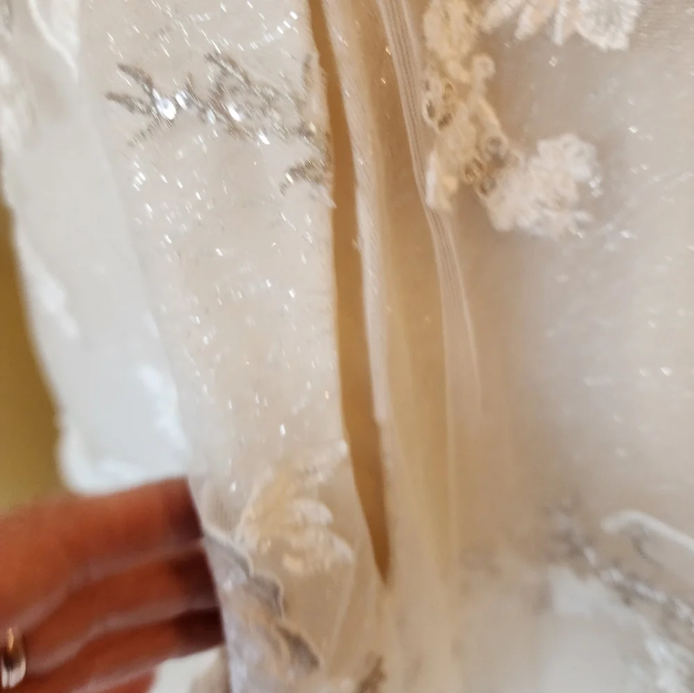 Oleg Cassini Wedding Dress Size 6 - Picture 4 of 13